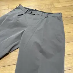 UNIQLO ユニクロ 感動タックパンツ グレー メンズ　82センチのサムネイル