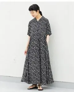 かぐれ モノトーンフラワープリントワンピース - メルカリ