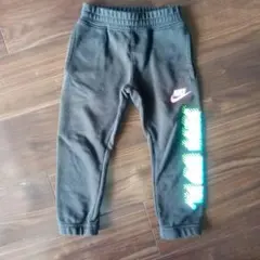 Nike 黒 ロングパンツ　95-104cm