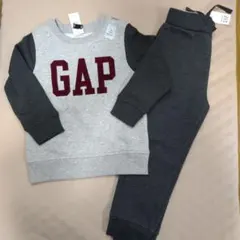新品未使用タグ付きGAP トレーナーとパンツセット１０５センチ