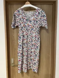 未使用品 カスタネ 花柄ワンピース