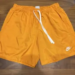 Nike オレンジ ショートパンツ L