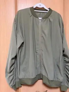 秋オリーブグリーン ボンバージャケット