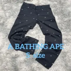 A BATHING APE 星刺繍入り 総柄 チノパン Sサイズのサムネイル