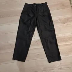 ADAM ET ROPÉ 黒 レザーパンツ　シープレザーのサムネイル