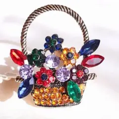 キラキラ ラインストーン☆flowerbasketデザインの小ぶりなブローチ