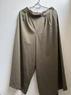 Honeys CINEMACLUBカーキ ガウチョパンツ ゴムウエスト