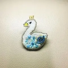 ビーズ刺繍ブローチ スワン 白鳥