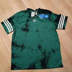 アディダス　タイダイ　トップス