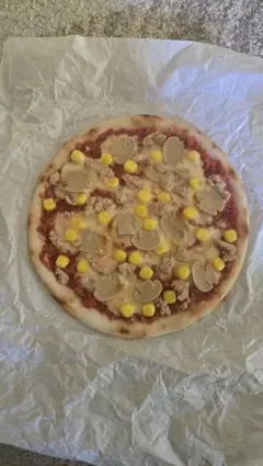食品サンプル　ツナとキノコのトマトコーンピザ