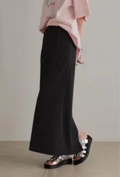 【新品タグ付き】ローリーズファーム　カットリブタイトスカート　黒