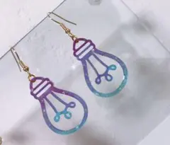 ハンドメイドピアス 大ぶり 電球型 UVレジン