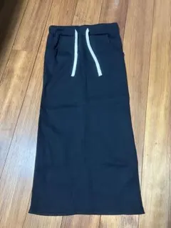 黒いタイトスカート ドローストリング付き