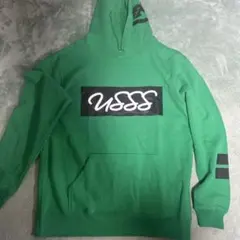 うらたぬきによる緑色のパーカーです。﻿