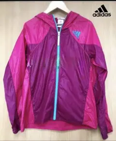 山で映える色☆adidas ウィンドブレーカー☆ブルーのファスナーもお洒落