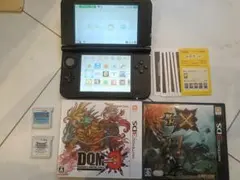 ニンテンドー3DS LL レッド×ブラック カセット4個付き