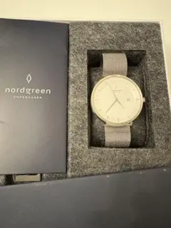 新品未使用　Nordgreen 腕時計 レディース　レザー バンド 交換用付き 新品未使用 Nordgreen 腕時計 レディース レザー バンド 交換用
