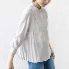 美品! SHIPS パールボタン ストレッチ ジョーゼット プリーツ ブラウスのサムネイル