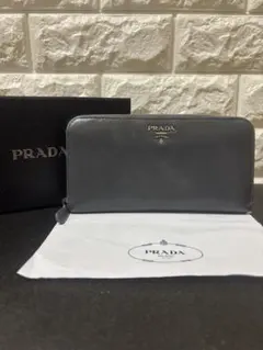 【超美品】PRADA サフィアーノ　ラウンドファスナー　レザー　長財布　グレーのサムネイル