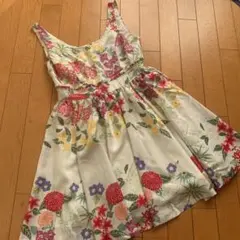 ケイタマルヤマ 花柄ワンピースのサムネイル