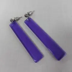 パープルカラーのヴィンテージピアス