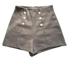 ダークグレー ボタン付きショートパンツ