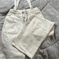 クリーム色 サスペンダー付きパンツ