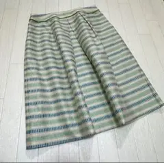 美品 ホコモモラ タックフレアスカート 42のサムネイル