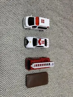 緊急車両セット　パトカー救急車消防車　音が鳴ります　サウンド付き　トイザラス限定