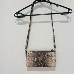 【美品】DOUDOU 牛革パイソンウォレットショルダー