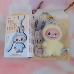 ピ*ル様 ラブブイニシャル POP MART PIN FOR LOVE キーホル