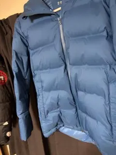 フード付き青ダウンジャケット UNIQLO