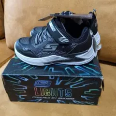 新品未使用)SKECHERS！17.0cm光るスニーカー！定価4180円