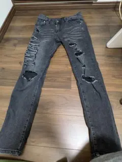 AMIRI スキニーデニム ダメージ加工 ブラックのサムネイル