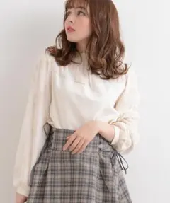 マジェスティックレゴン　フリルネックフロッキートップス　アイボリー　M 完売