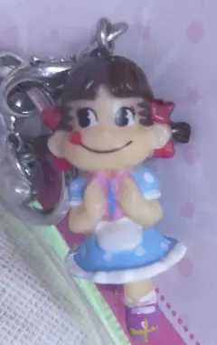 不二家 鈴付 キーホルダー ストラップ ペコちゃん ショートケーキ