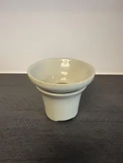 淡い緑色の茶碗