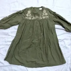 韓国子供服　刺繍ワンピース