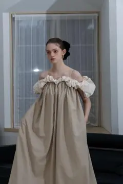 【美品】THE TOE フリルワンピースErie Frills Onepiece Erie Frills Onepiece – THE TOÉ