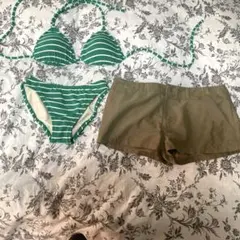 白×グリーン　ボーダー柄ビキニ　ショートパンツ付き　セパレート