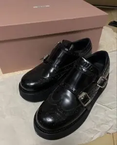 miumiu ローファー　革靴のサムネイル