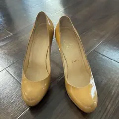 Christian Louboutin エナメルパンプス ベージュのサムネイル