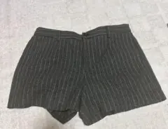 ユニクロ　ダークグレー ストライプ ショートパンツ