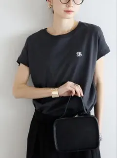 ボンジュールサガン　ワンポイント刺繍フレンチスリーブTシャツ　チャコールグレーのサムネイル