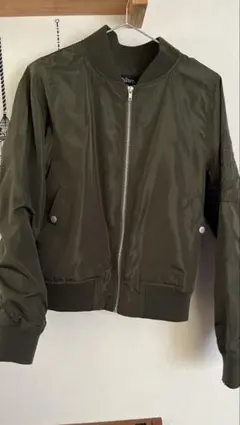 オリーブグリーン MA-1ジャケット