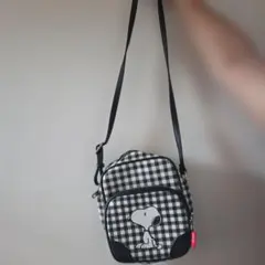 スヌーピー スマホショルダーバッグ 黒白ギンガムチェック - メルカリ