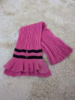 ポロロゴ付きピンクフリルマフラー