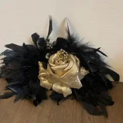 ゴールドバラと黒羽根の髪飾り