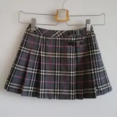 ワケアリバーバリーロンドングレーとピンクのチェック柄プリーツスカート