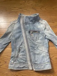 淡い青色デニムジャケット